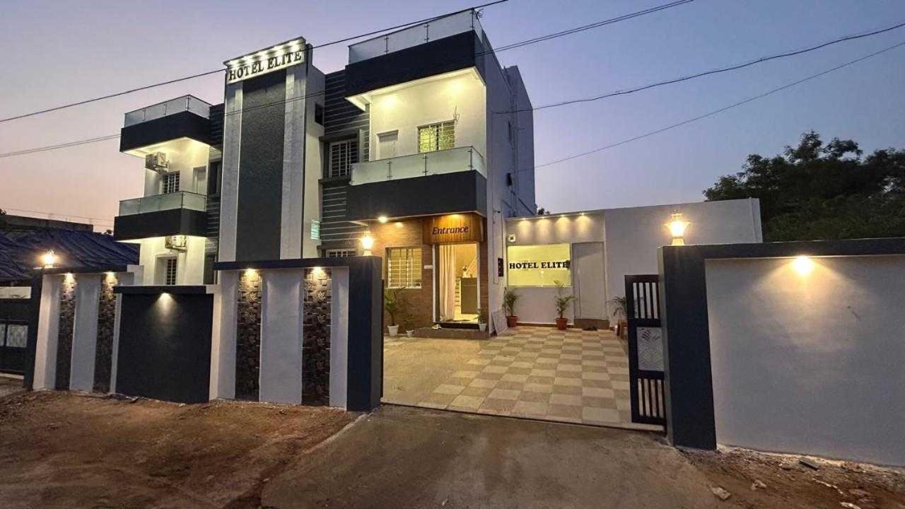 Oyo Hotel Elite Chandrapur Buitenkant foto