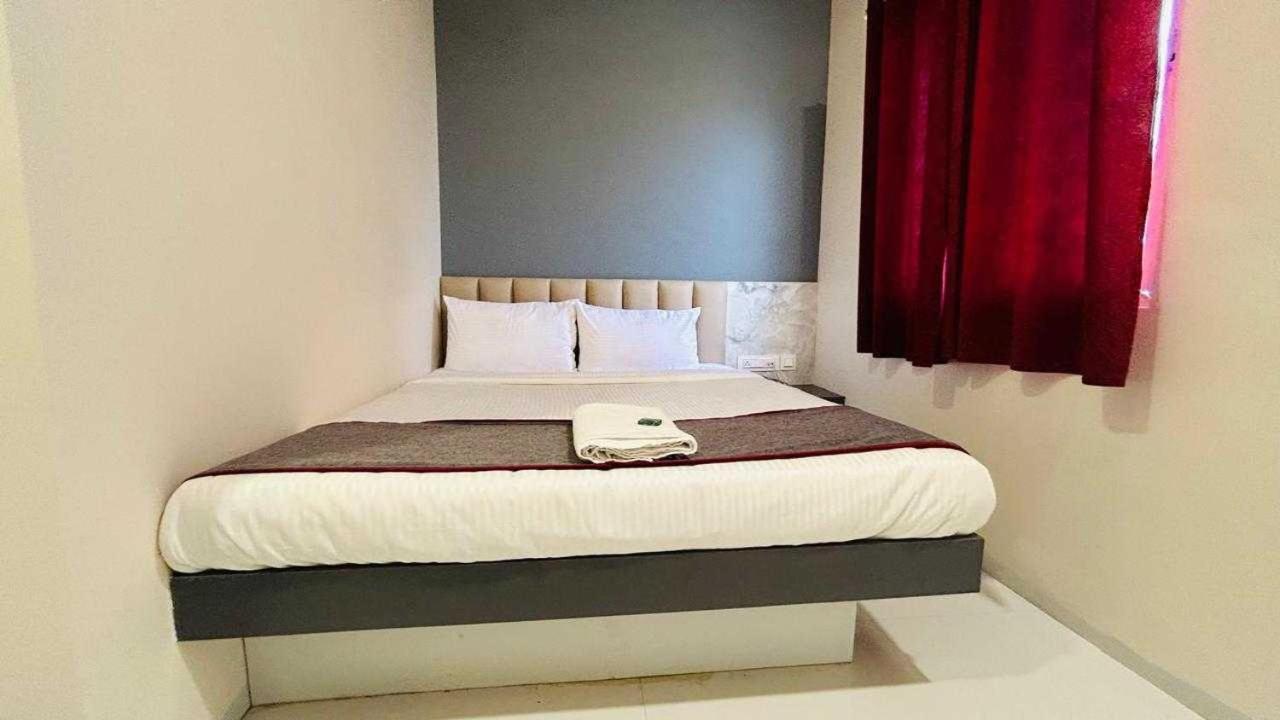 Oyo Hotel Elite Chandrapur Buitenkant foto