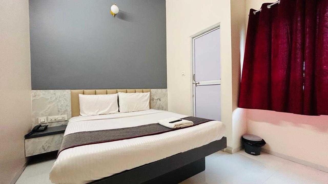 Oyo Hotel Elite Chandrapur Buitenkant foto