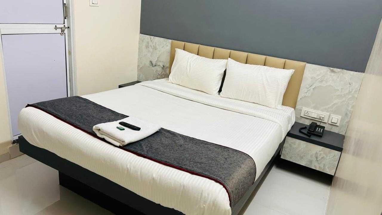 Oyo Hotel Elite Chandrapur Buitenkant foto